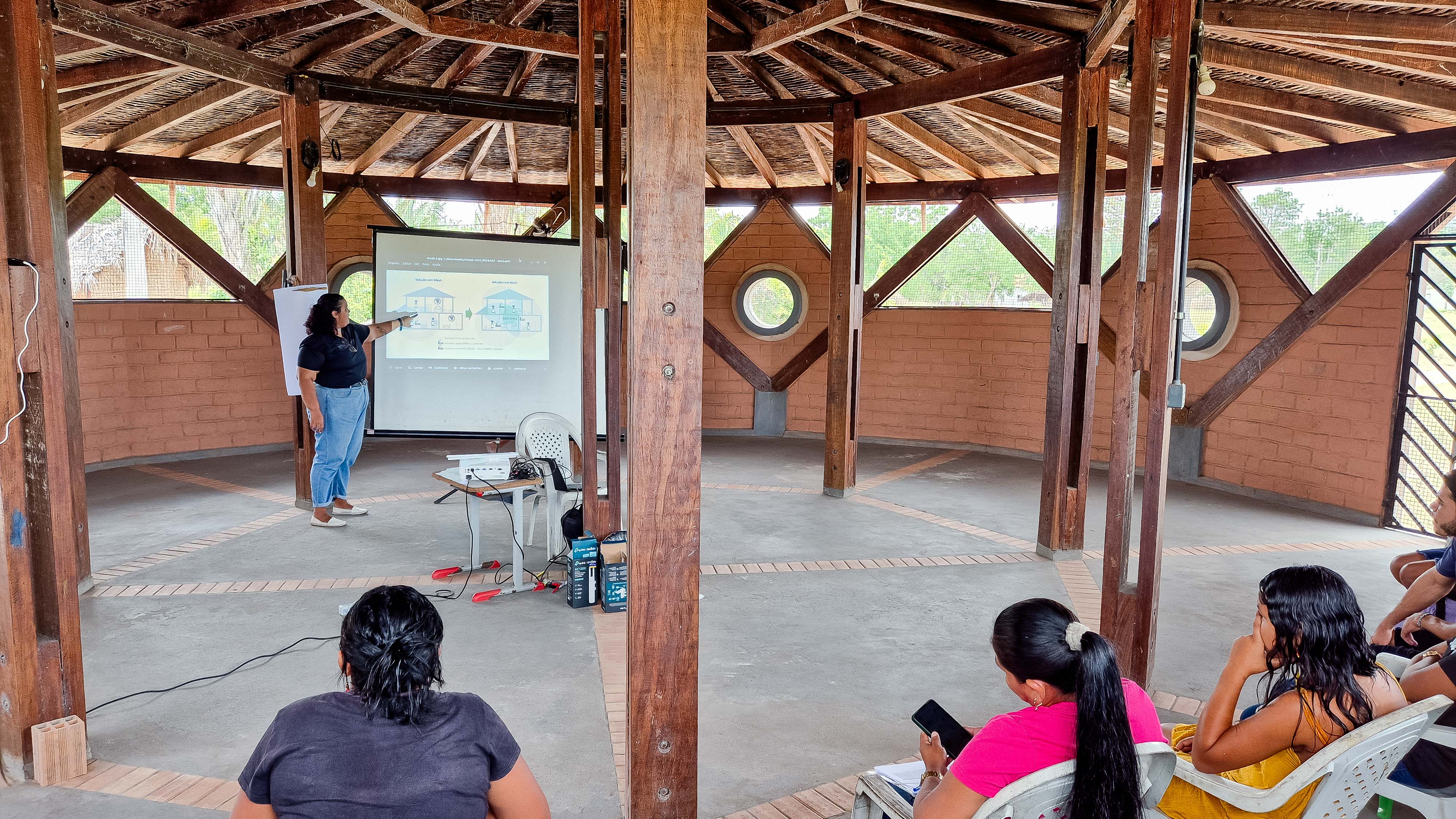 Comunidades participam de treinamento para implementar e manter redes comunitárias