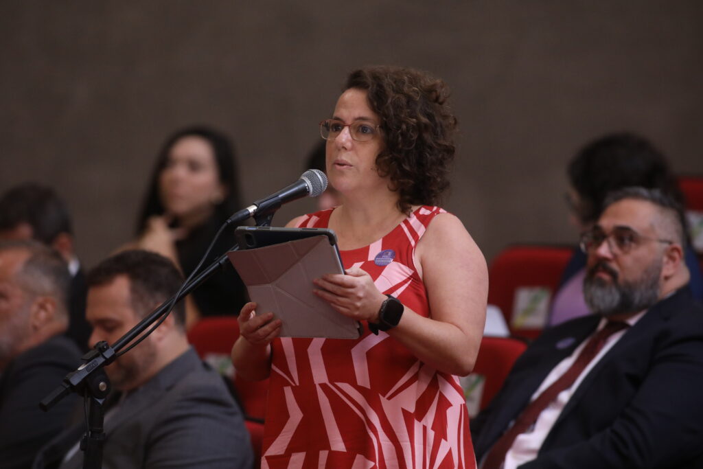 O Instituto Nupef participou da audiência do dia 5 de fevereiro, representado por sua diretora de desenvolvimento institucional, Oona Castro